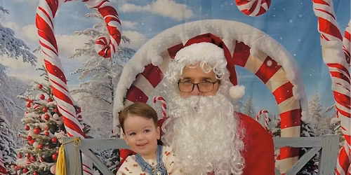 FREE take them yourself Santa Pictures! 🎅🏼