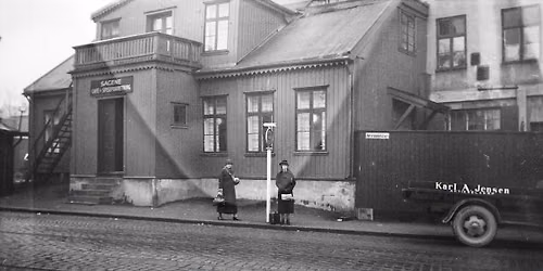 Maries tur: Teatervandring \u00f8st og vest for elva