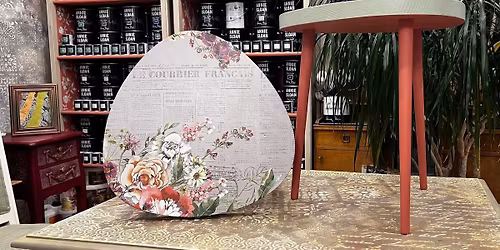 Vopse\u0219te o m\u0103su\u021b\u0103 de lemn cu Annie Sloan Chalk Paint \u0219i decoreaz\u0103-l cu transfer IOD!