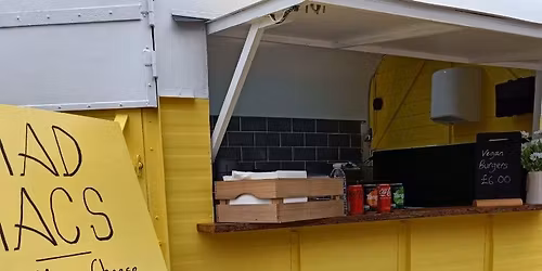 Street Food Saturday - Mad Mac's macaroni cheese & halloumi fries