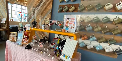 Holiday pop up & kid gift\/craft at Urbanrest!