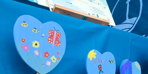 Free family craft, paint a Grubs Up! sign 