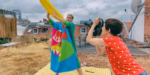 Peaches Goes Bananas