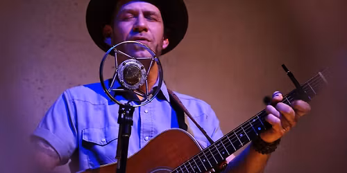 Scott Cook (CAN) in Wai Ao!