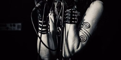 LIZZIE AND THE BANSHEES (UK)