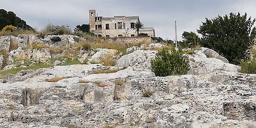 Tuvixeddu e Sant'Avendrace: Sepolcri, storie d'amore e leggende