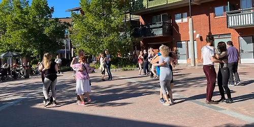 Kaupunkitanssit Malminkartanon Puustellinaukiolla