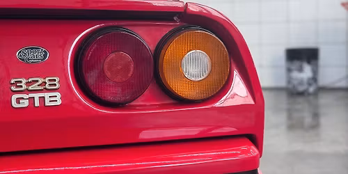 Dokonal\u00fd K\u00e1ry slav\u00ed 10 let!