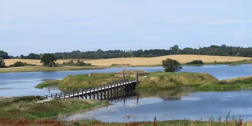 Guidet tur p\u00e5 N\u00e6sholm - bev\u00e6bnet til t\u00e6nderne og forberedt p\u00e5 krig!