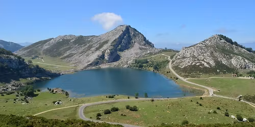 Picos Europa: Potes, Lagos Covadonga, Cangas Onis, Fuente D\u00e9, Ribadesella, Casa Botines