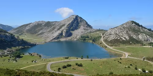 Picos Europa: Potes, Lagos Covadonga, Cangas Onis, Fuente D\u00e9, Ribadesella, Casa Botines