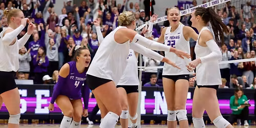 Parking St. Thomas Tommies at North Dakota Fighting Hawks Womens Volleyball