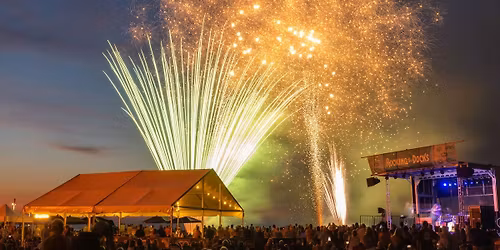 Fireworks + DE250 + Drone Light Show + Fleetwood Macked at Rocking The Docks