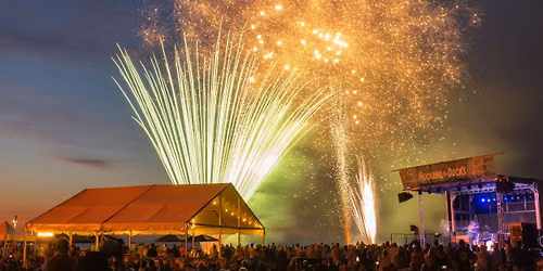 Fireworks + DE250 + Drone Light Show + Fleetwood Macked at Rocking The Docks