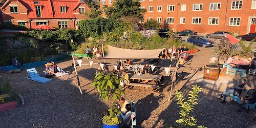 B\u00e4sta Biennalen - skapa fantasiv\u00e4xter av skr\u00e4p och spill med Hanna Hildeman