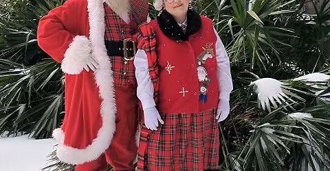FREE PICTURE WITH SANTA & MRS. CLAUS!!