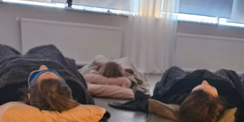 Kak\u00f3kyrr\u00f0arstund me\u00f0 \u00e1setningi fyrir n\u00fdtt \u00e1r !