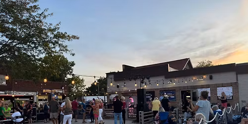 Redwood Inn Patio W\/ Big Dick & Penetrators