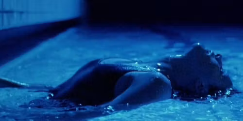 Passionsfilm "Den bl\u00e5 filmen" med samtal \u2013 journalisten Eric Sch\u00fcldt & Sven Milltoft, kyrkoherde