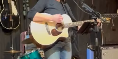 Luthier\u2019s on a Friday