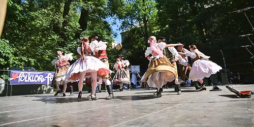 NA HRADECK\u00c9M RYNKU - Folklorn\u00ed festival Pardubice - Hradec Kr\u00e1lov\u00e9