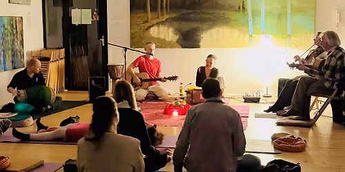 JAYAMANTRA - zp\u011bv l\u00e9\u010div\u00fdch manter