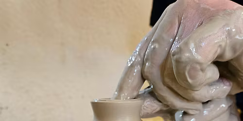 Throwing on the pottery wheel master class