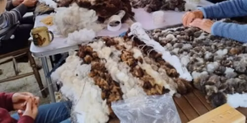 Peg Loom Weaving with A Tail of Yarn