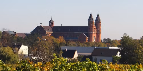 St. Gabriel - warum steht hier so eine gro\u00dfe Kirche?