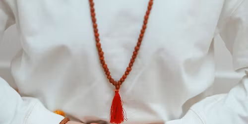 Az \u00e1jurv\u00e9da t\u00f6rt\u00e9nete, filoz\u00f3fiai alapjai