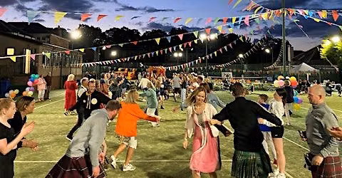 R900 CEILIDH ON THE COURTS