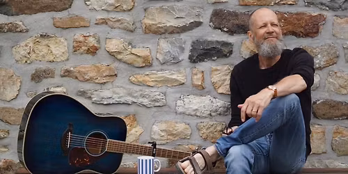 Singer\/Songwriter kv\u00e4ll p\u00e5 Babel i vardagsrummet