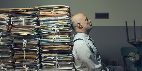 Kvalitetsplanen - Performance lecture om byr\u00e5kratisering och dess sn\u00e5riga balansg\u00e5ng