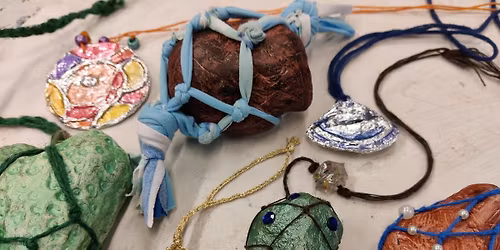 Avoimet kuvataidety\u00f6pajat: Voimakivet ja onnen amuletit