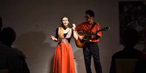 House concert: "When the moon rises..."