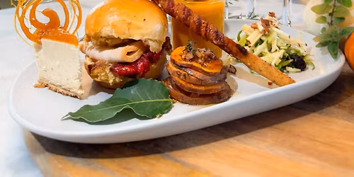 Friendsgiving at Stokelan