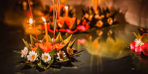 Thaimaalainen Loy Krathong -juhla
