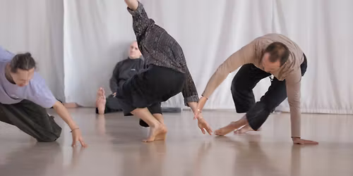 d\u017cem improwizacji kontaktowej z dyskusj\u0105