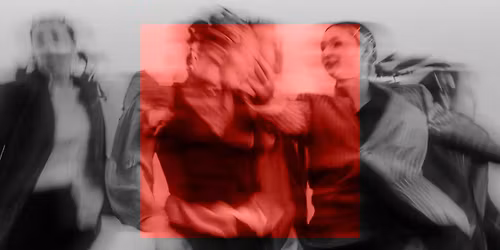 T\u012br\u0101 prieka kritika. Dejas izr\u0101des