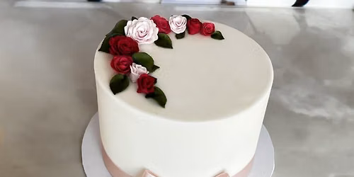 Fondant (sugarpaste) cake decorating