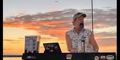 Dennie Middleton LIVE at Lucy's!