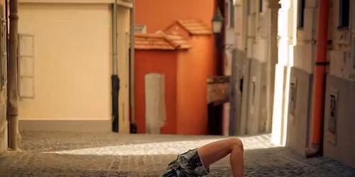 A tested besz\u00e9l Hozz\u00e1d - n\u0151ij\u00f3ga elvonul\u00e1s a Kisnyalka Majors\u00e1gban