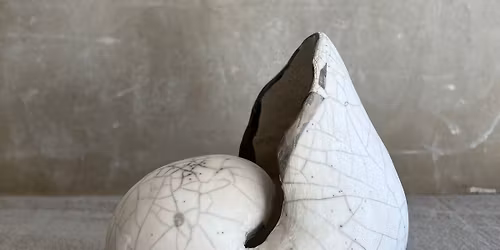 \u00c5PENT verksted med salg av keramikk