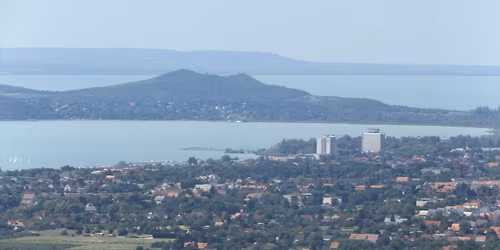 Mikul\u00e1s t\u00fara -  Az \u0151semberek nyom\u00e1ban a Balaton-felvid\u00e9ken \/ Santa Claus Hike: Csopak - Als\u00f3\u00f6rs