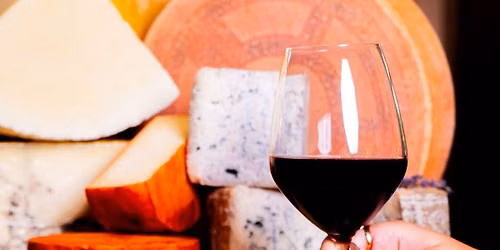Cata de quesos con maridaje de vinos en Jardinet de Gr\u00e0cia, Barcelona