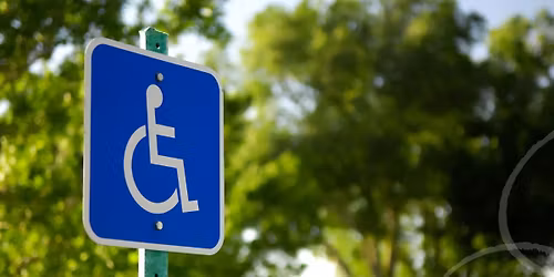 Esteett\u00f6myys-luento Valkeakosken Kulttuurikeskus Luovassa