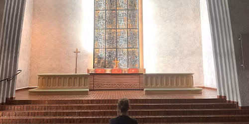 Att sitta sig till stillhet - halvdags meditation i Essinge kyrka