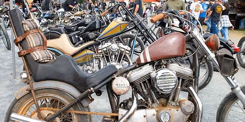 SPORTSTER SHOWDOWN