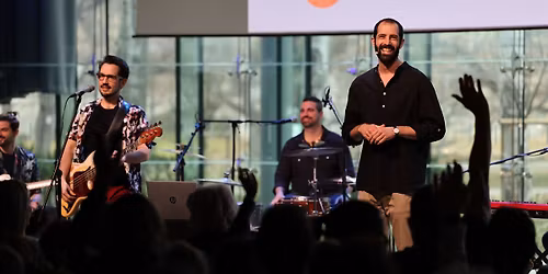 Hangad\u00f3 Junior - Milyen zen\u00e9k vannak? || vend\u00e9g: L\u00f3ci j\u00e1tszik