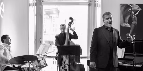 Tom Rust sings at La Veranda, Villa Padierna